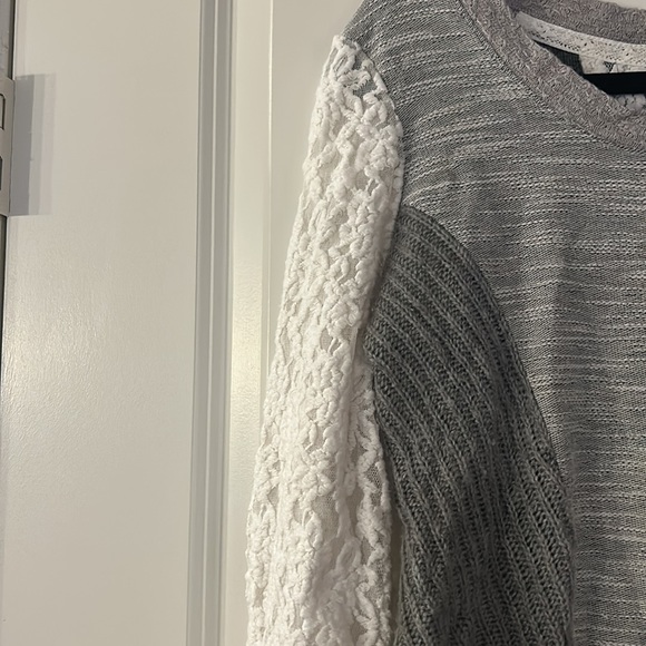 ANTHROPOLOGIE TOP WITH SO MANY DETAILS! - Picture 2 of 5